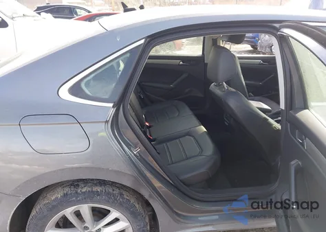 2020 Volkswagen Passat 2.0T Se z USA, uszkodzony, nr VIN 1VWSA7A36LC014136